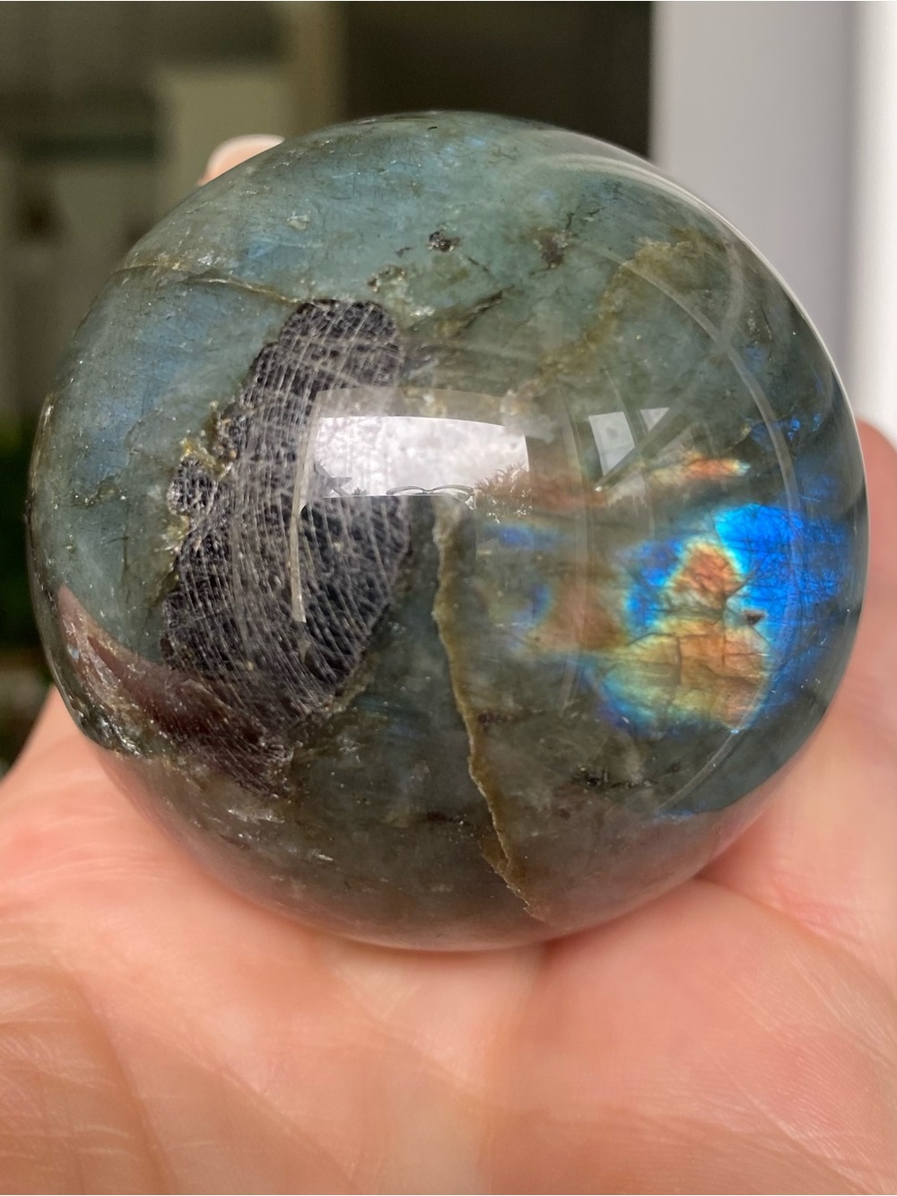 ✨ 2.22” High-Grade Labradorite Sphere ✨ - Picture 8 of 13